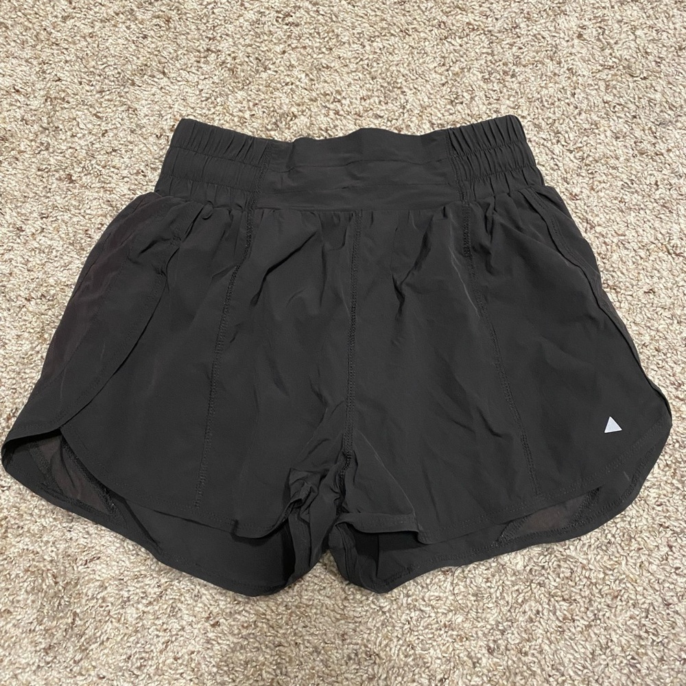 Balance Athletica breeze shorts in black - size small